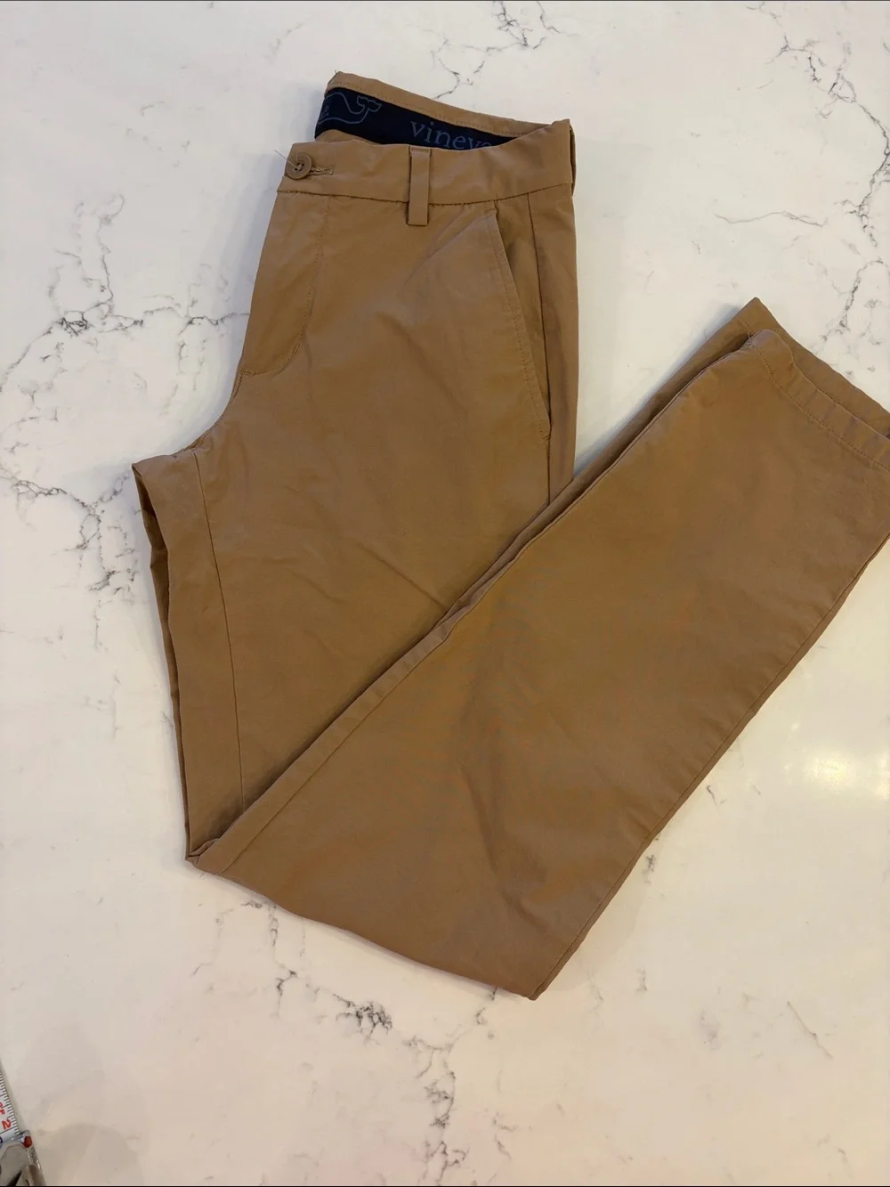 Vineyard Vines Men's Performance Chinos in Light Khaki